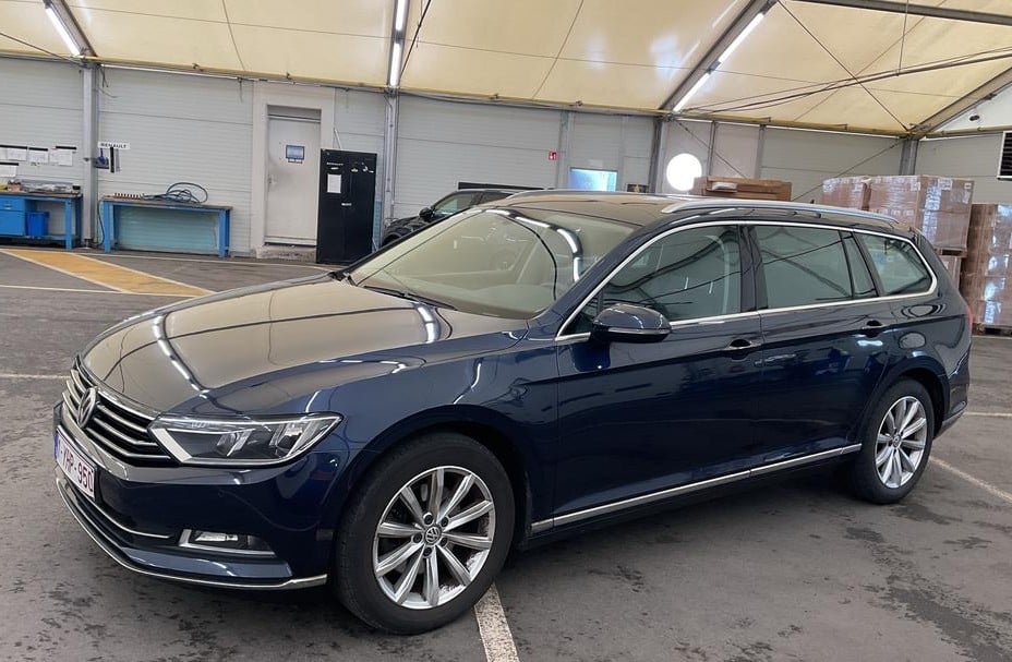 Volkswagen Passat Variant 1968 cc Manual (2015)